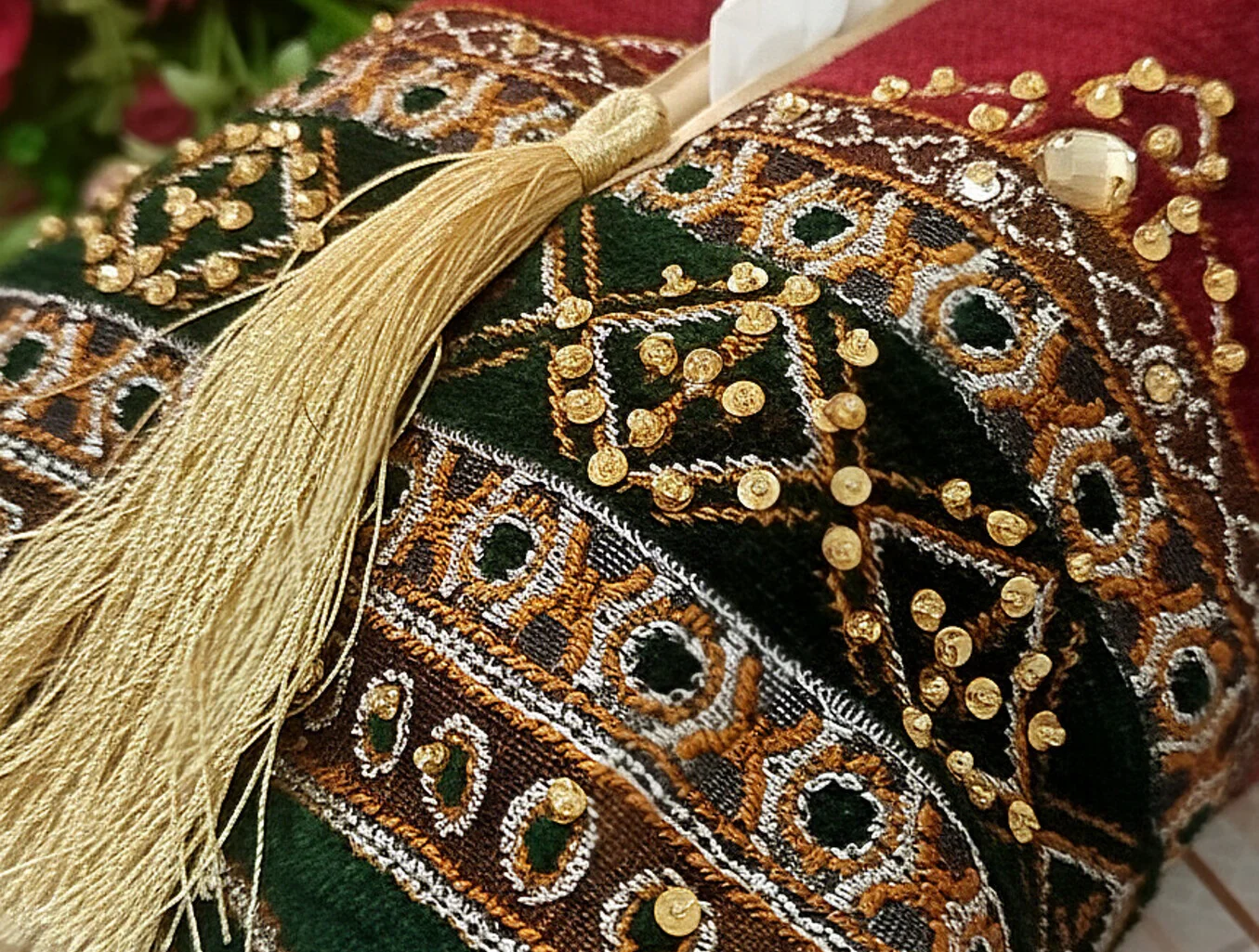 Tissue Box Cover Maroon And Green