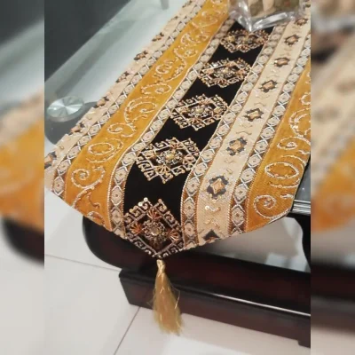 black majesty center table runner